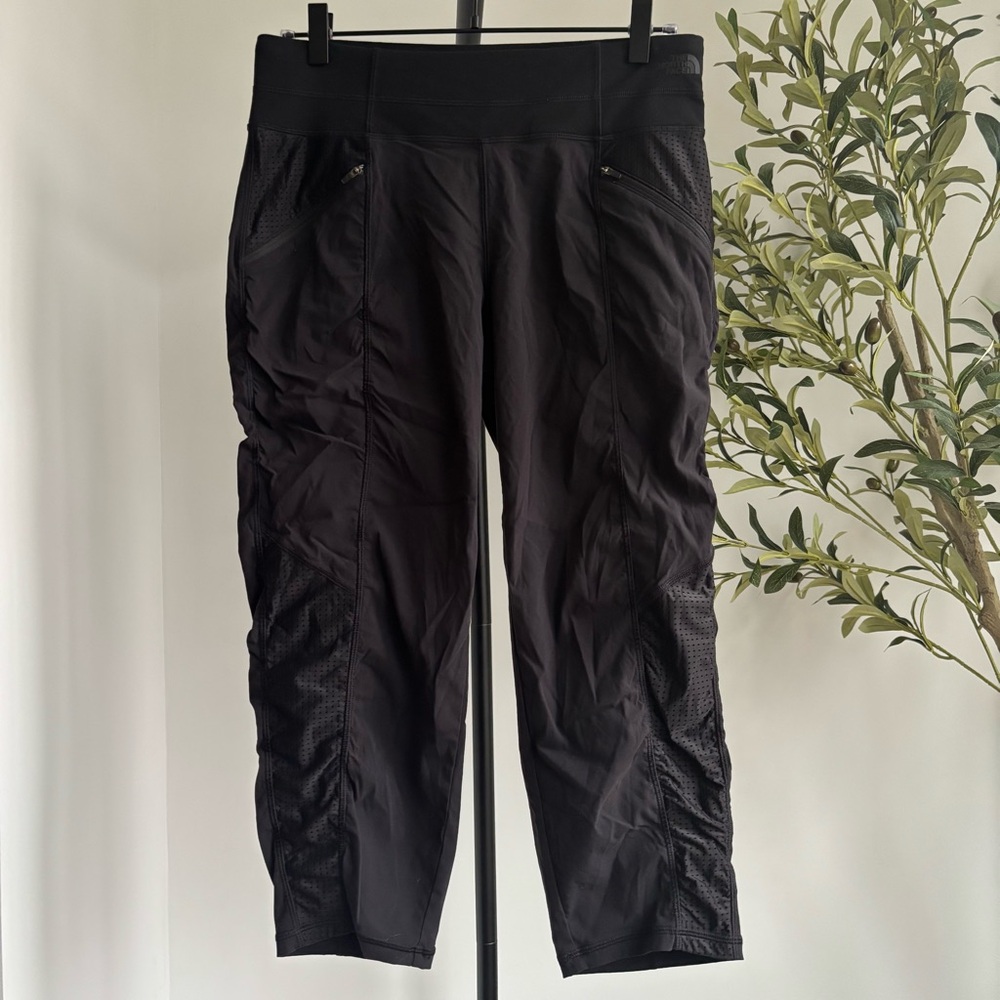 • [The North Face] Hiking Capris •